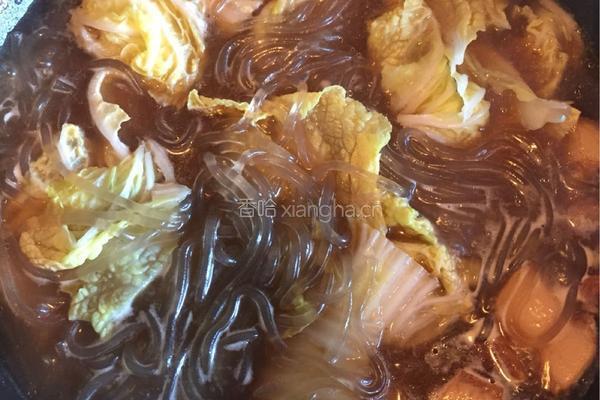 白菜粉条炖猪肉的做法图解10