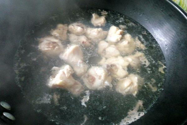 土豆炖鸡肉的做法图解3