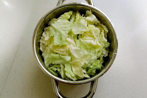 酸辣手撕包菜的做法图解1
