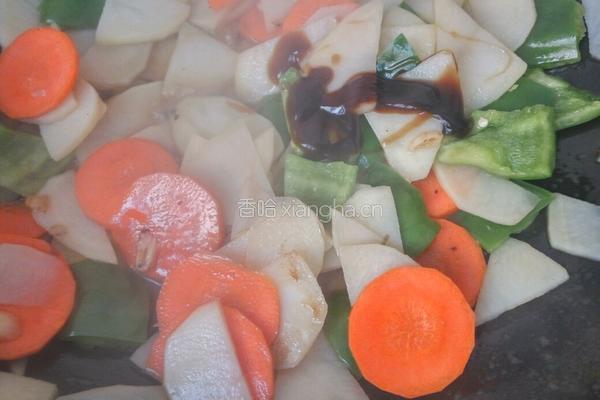 青椒胡萝卜土豆片的做法图解7