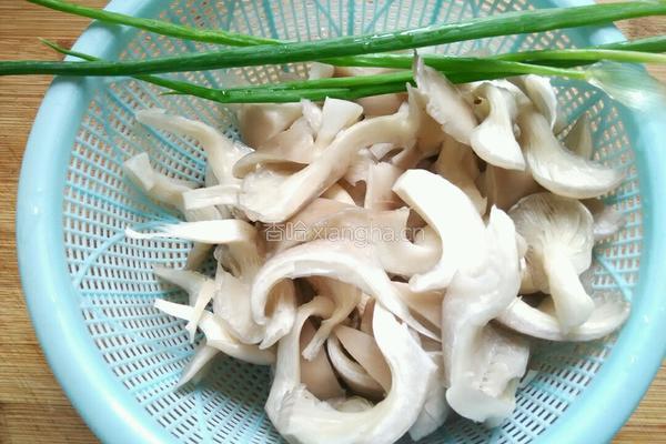 肉丸平菇汤的做法图解1