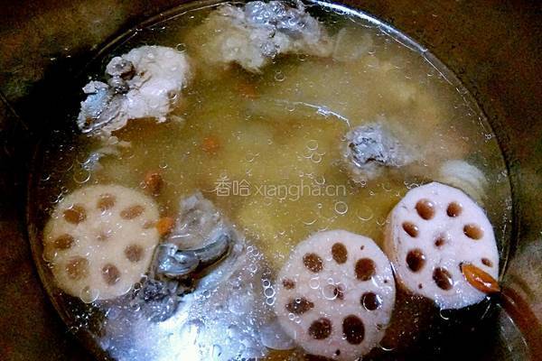 排骨茨实薏米莲藕祛湿汤的做法图解7