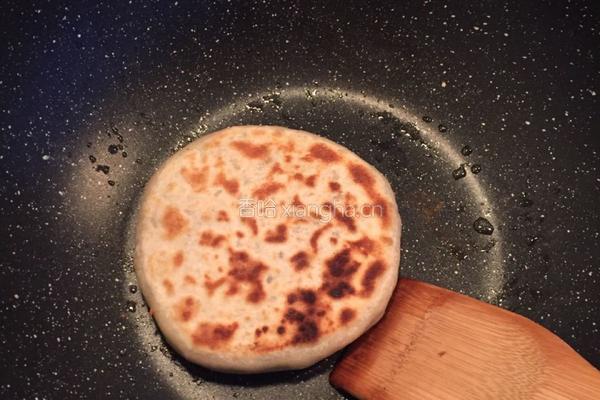 芹菜熟猪肉馅饼的做法图解3
