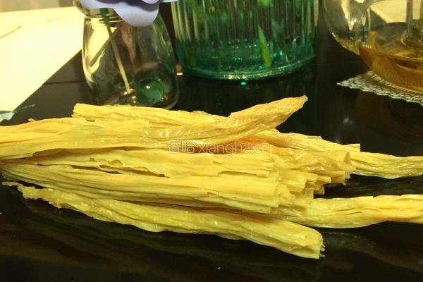 炒腐竹（辣条）的做法图解1