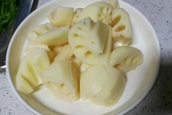 莲藕煨排骨的做法图解3