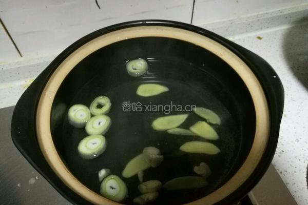 莲藕煨排骨的做法图解5