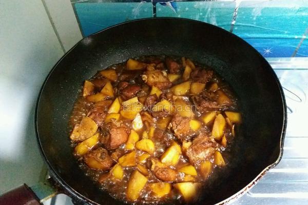 土豆烧排骨的做法图解6