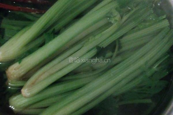 芹菜猪肉发面馅饼的做法图解4