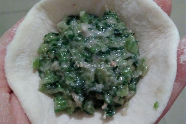 芹菜猪肉发面馅饼的做法图解10