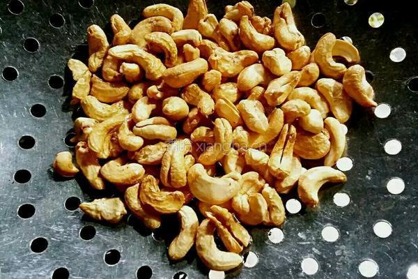西芹炒腰果的做法图解13