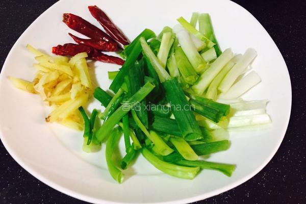 姜葱炒大闸蟹的做法图解4
