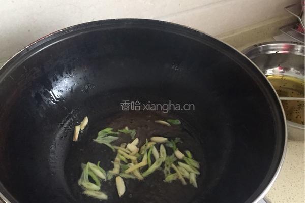 鸡肉汤面条的做法图解2