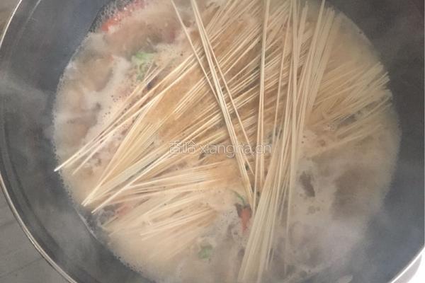 鸡肉汤面条的做法图解7