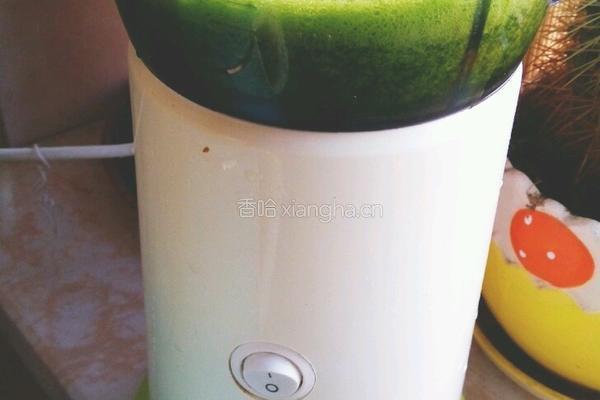 蔬菜汁手擀面的做法图解2