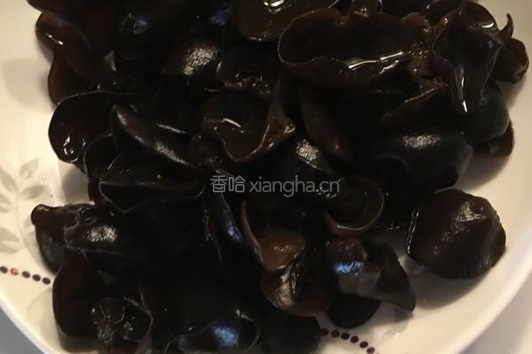 凉拌云耳的做法图解2