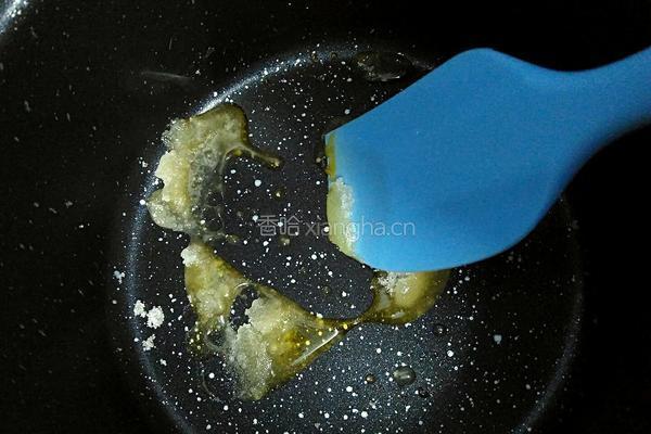 焦糖热奶茶的做法图解3