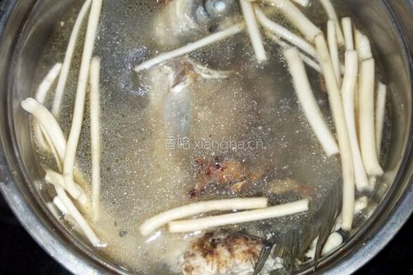 鲫鱼豆腐下奶汤的做法图解5