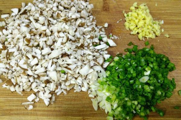 香菜香菇猪肉馅饺子的做法图解5