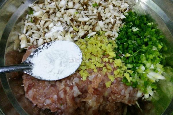 香菜香菇猪肉馅饺子的做法图解6