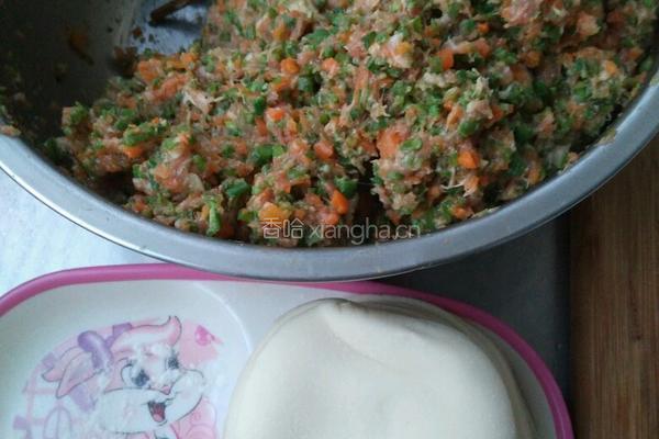 豇豆猪肉胡萝卜馅饺子的做法图解4