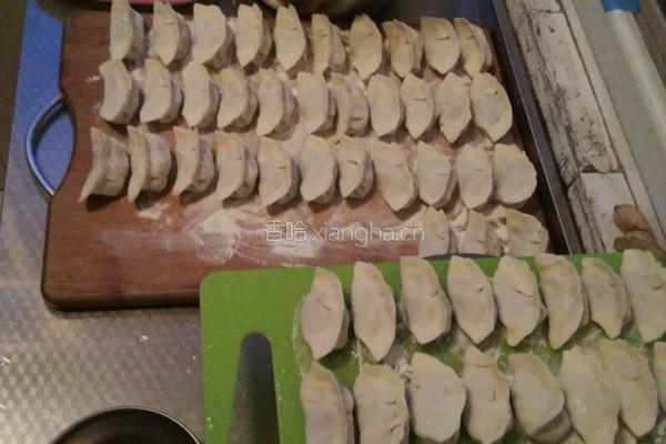 豇豆猪肉胡萝卜馅饺子的做法图解5