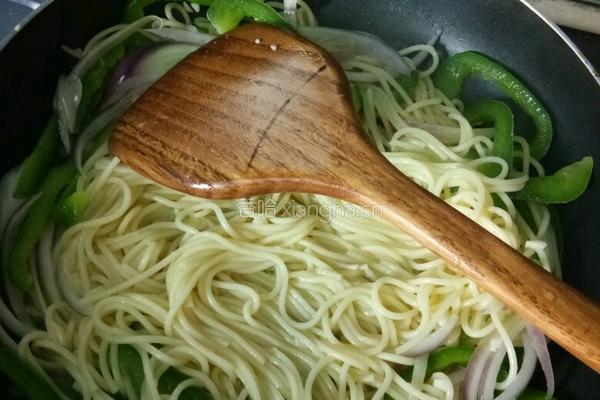意大里面炒鸡蛋的做法图解2