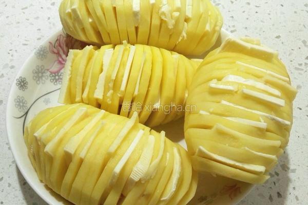 烤风琴土豆的做法图解2