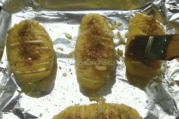 烤风琴土豆的做法图解3