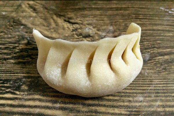 月牙形饺子的包法的做法图解15