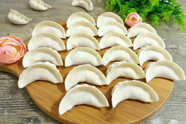 月牙形饺子的包法的做法图解21