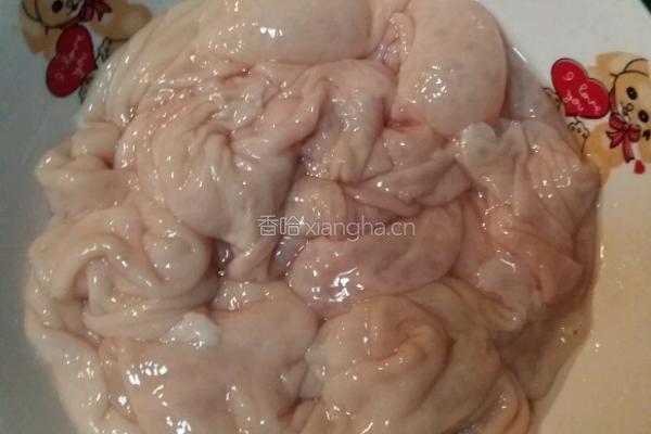 酸菜炒猪大肠的做法图解2