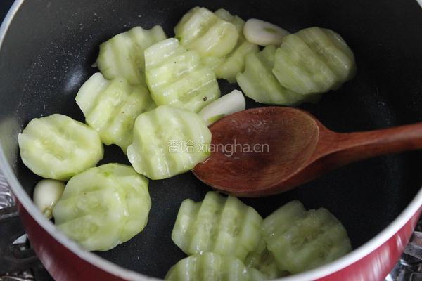 虾仁瓜片的做法图解3