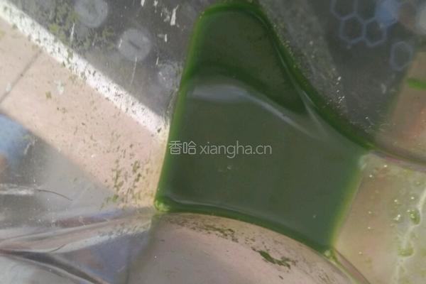 菠菜汁肉饺的做法图解2
