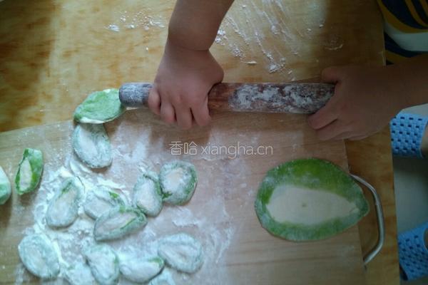 菠菜汁肉饺的做法图解3