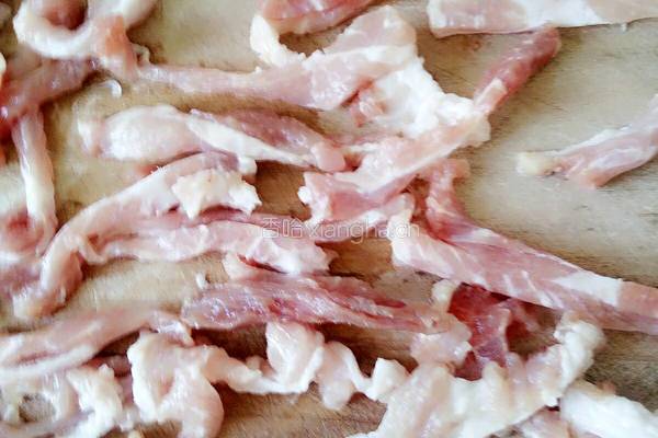 豆芽炒肉的做法图解1
