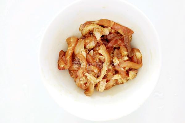 豆芽炒肉的做法图解2
