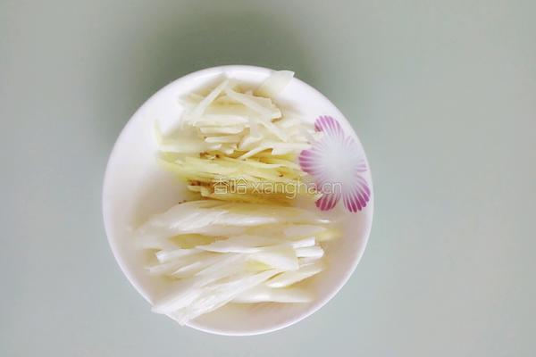 豆芽炒肉的做法图解3