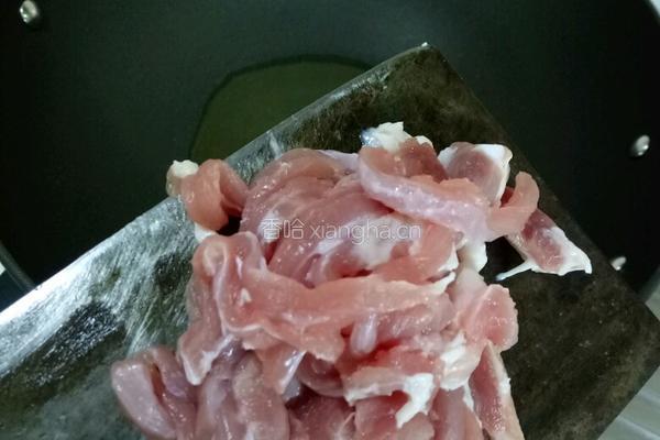 蘑菇炒肉的做法图解2