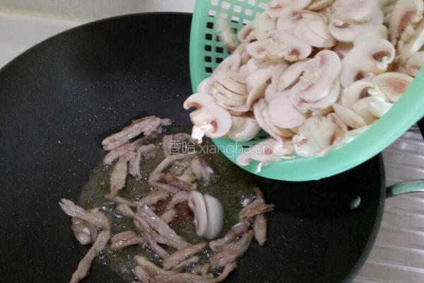 蘑菇炒肉的做法图解3