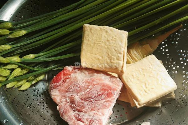 香干肉丝炒韭菜花的做法图解1