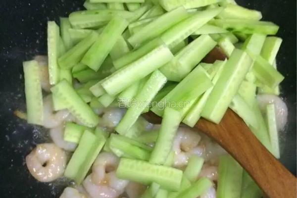 腰果黄瓜虾仁的做法图解5