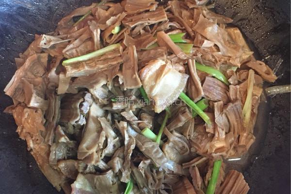 五花肉炒笋干的做法图解8
