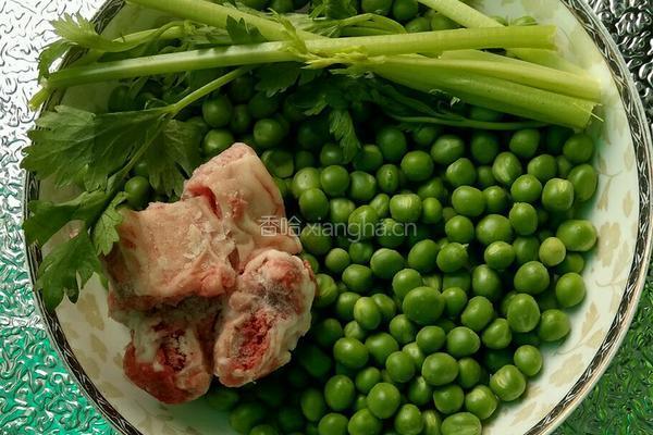 豌豆排骨汤的做法图解2