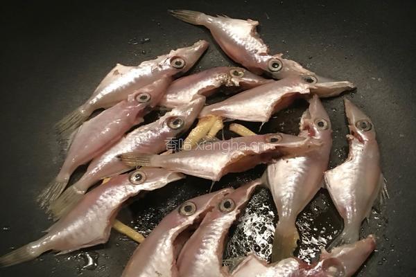 黄豆酱焖剥皮鱼的做法图解4