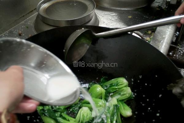 香菇扒菜胆的做法图解1