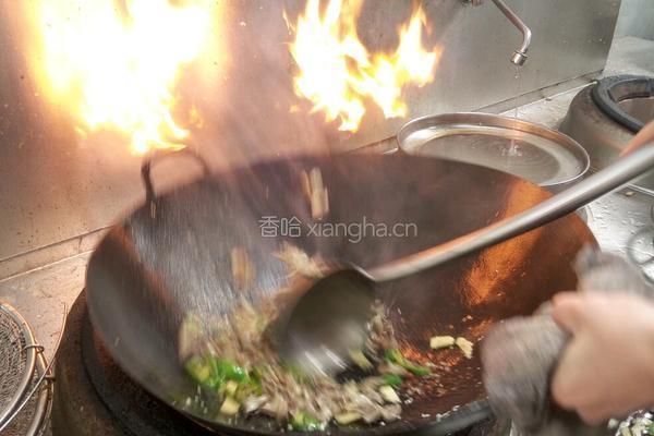鸡肾炒青椒的做法图解2