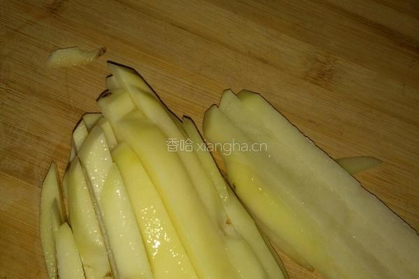 炸土豆條的做法图解2