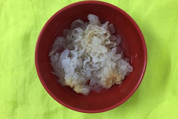 冰糖红枣银耳羹的做法图解3
