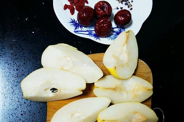 冰糖冬果梨汤的做法图解2