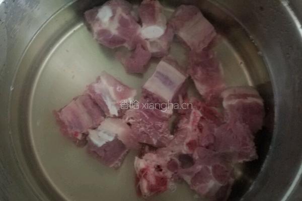 土豆番茄排骨汤的做法图解1